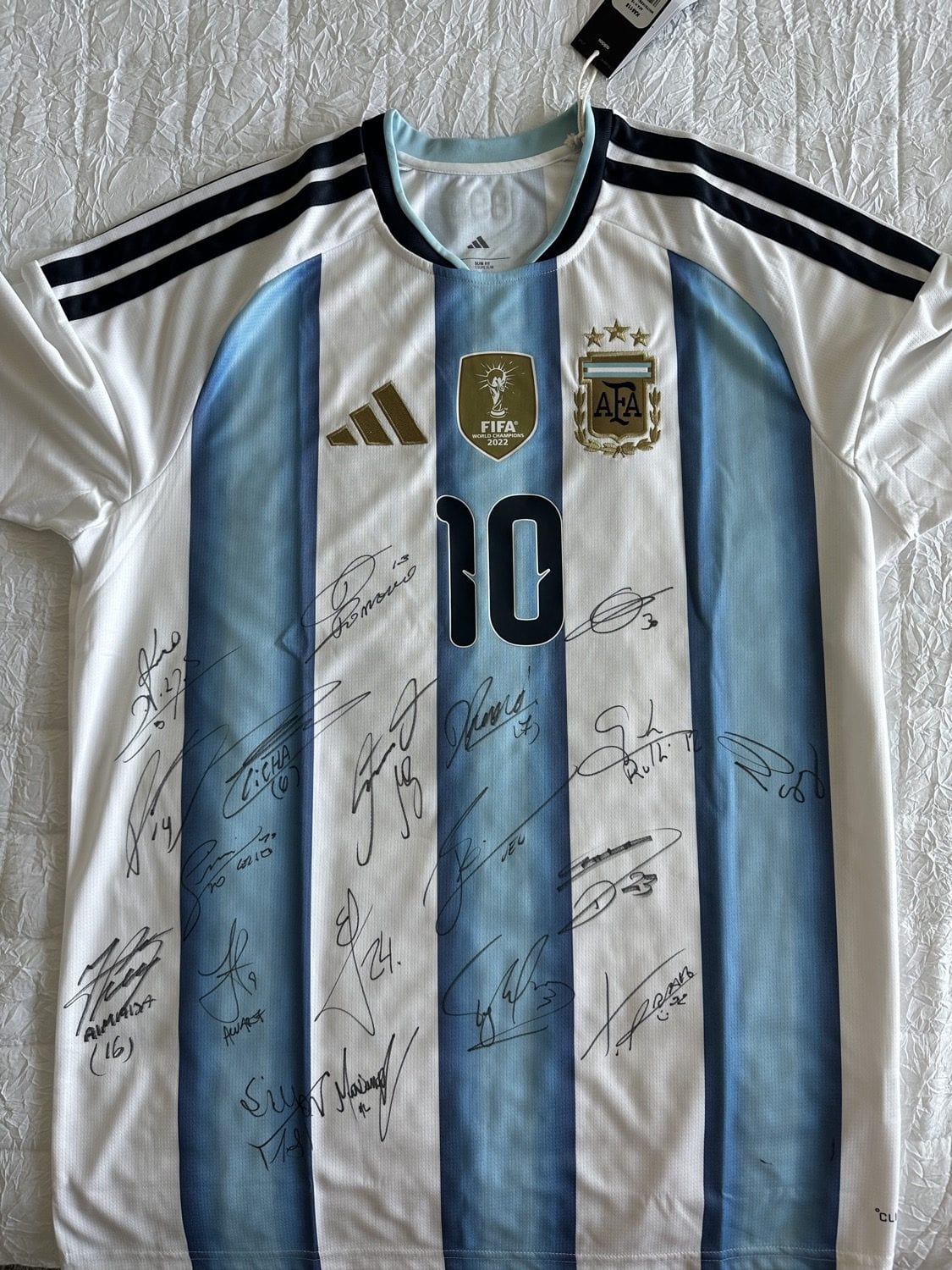JERSEY SIGNED BY THE SQUAD