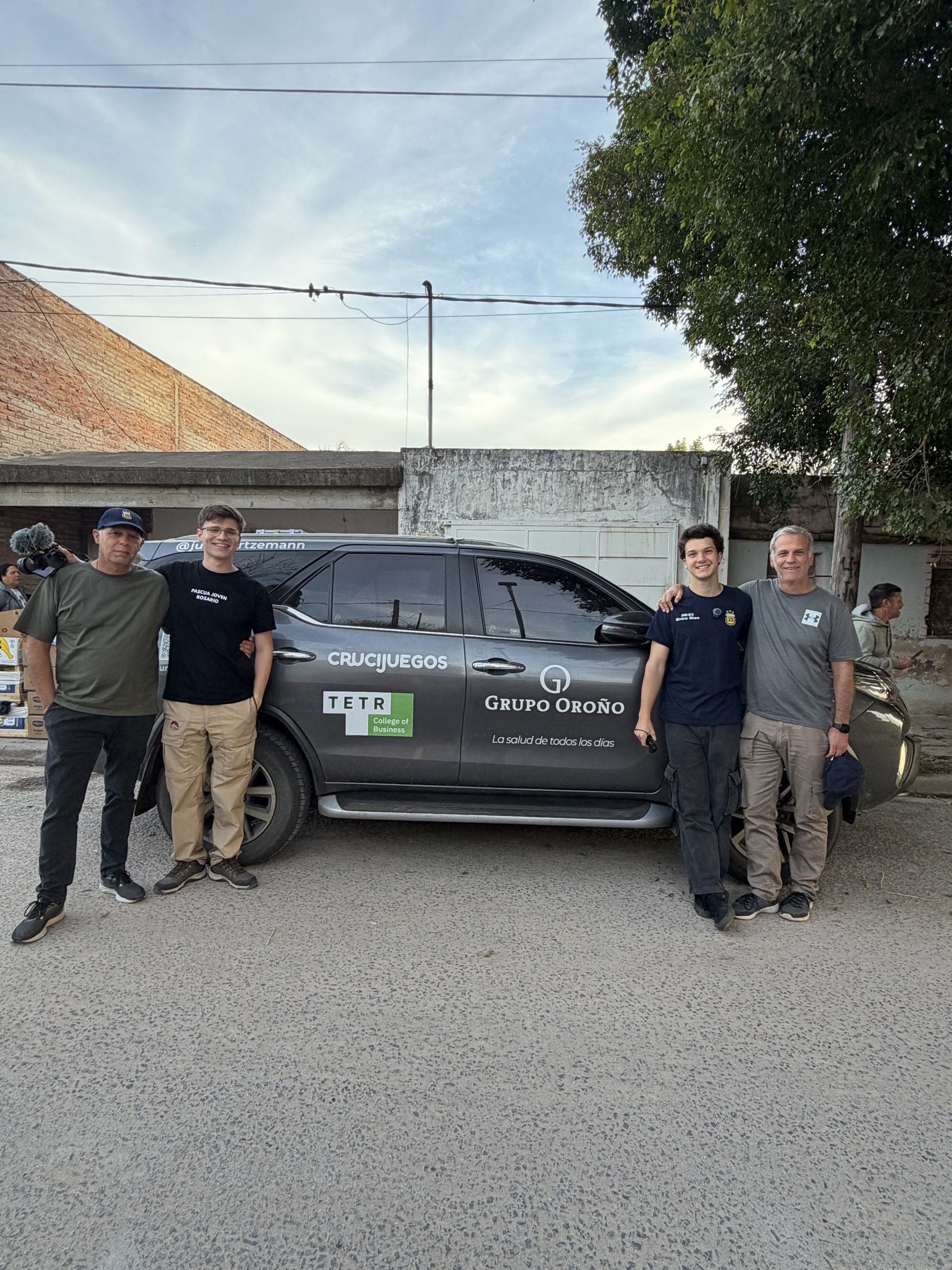 THE TEAM, BEFORE LEAVING. EIGHT PEOPLE, 23 DAYS.